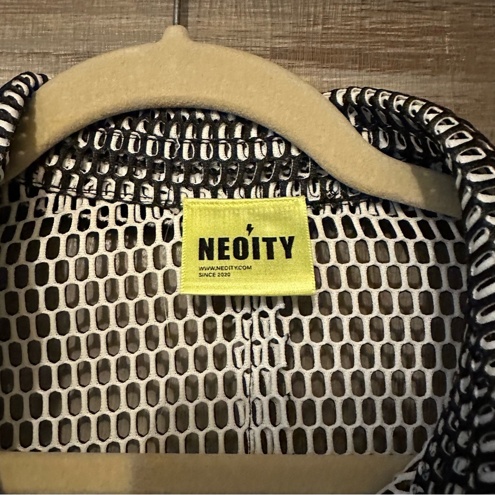 Neoity Mesh Button-up Top - Picture 4 of 4